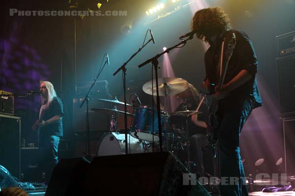 DINOSAUR JR - 2010-05-23 - PARIS - La Machine (du Moulin Rouge) - Louis Knox Barlow - Jay Mascis